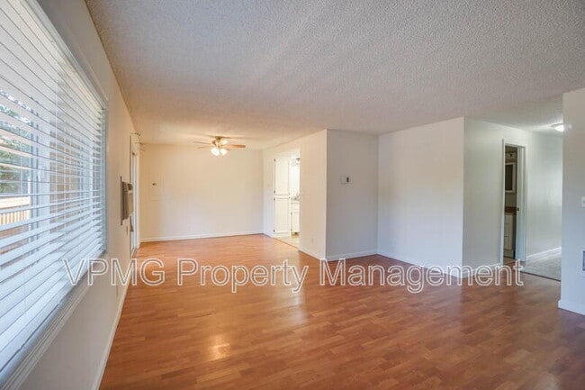 Building Photo - 605 SE 121st Ave