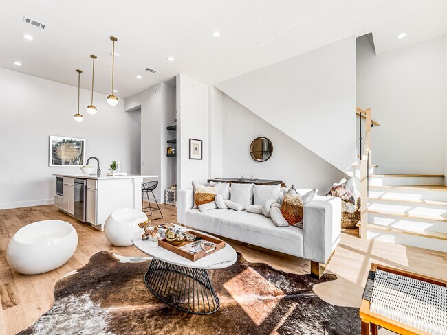 Building Photo - 2080 Kelly Ave