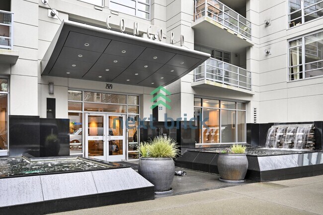 Building Photo - Stunning 2-Bed Corner Condo with Water and Mountain Views