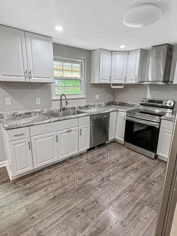 Building Photo - 8535 Hayshed Ln