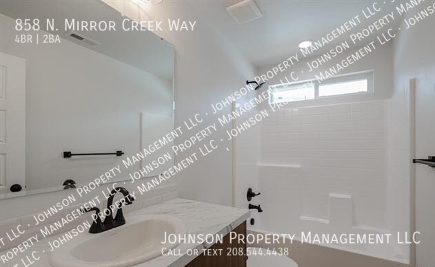 Building Photo - 858 N Mirror Creek Way