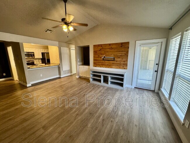 Primary Photo - 1202 Thorpe Ln