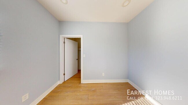 Building Photo - 146 1/2 Rosemont Ave-