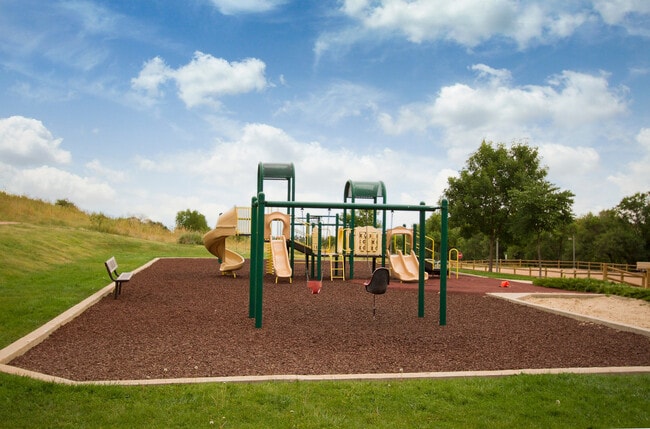 Building Photo - Upper-Level Condo with Mountain Views in Villas at Bear Creek!