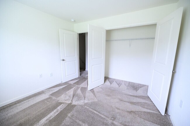 Building Photo - Like new construction 2 story home 4 bedro...