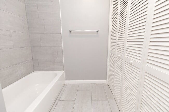 Building Photo - 857 Heritage Cir