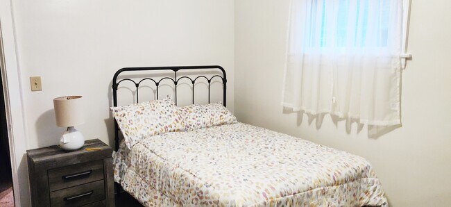Bedroom - 2508 E 124th St