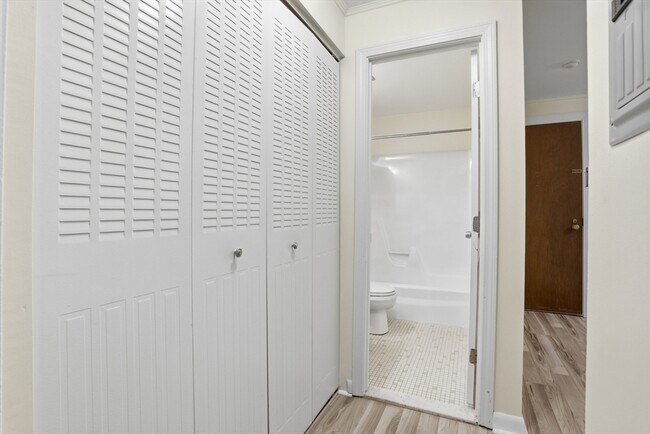 Building Photo - 209 Great Rd