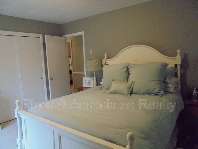 Building Photo - 2314 Dover Pl