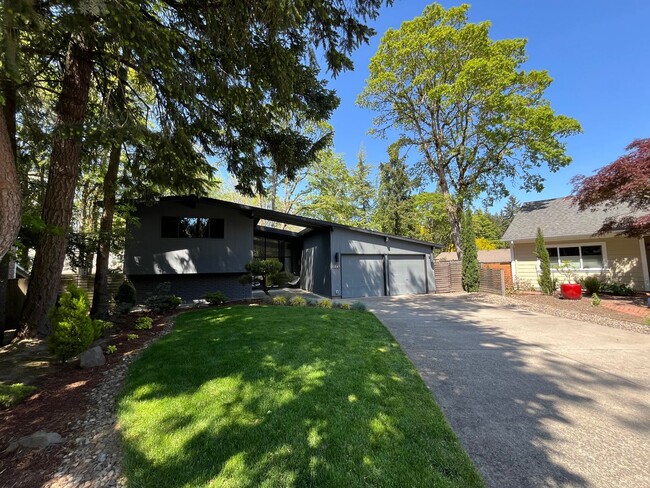 Building Photo - Midcentury modern 4-bedroom, 3-bathroom ho...
