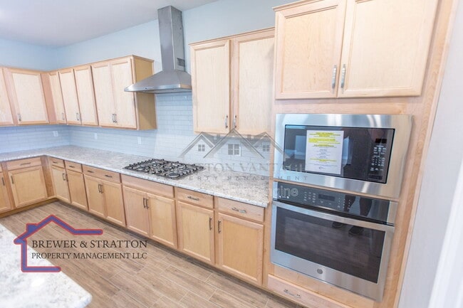 Building Photo - 15243 W Latham St