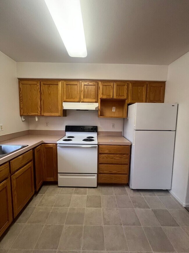Building Photo - 2-Bedroom 1-Bathroom Apartment in 3 unit b...