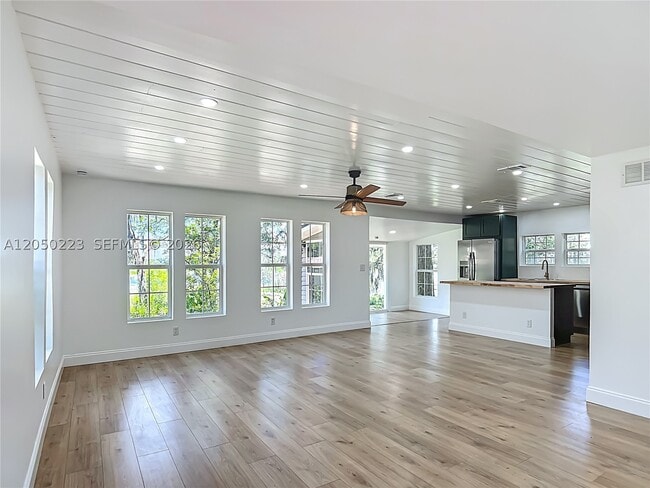 Building Photo - 8781 LAKESHORE Dr
