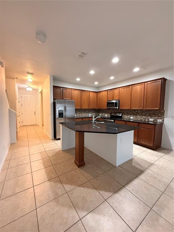 Building Photo - 11456 Center Lake Dr