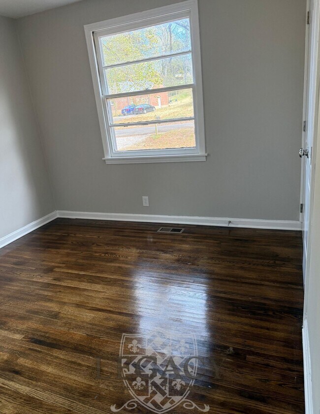 Building Photo - 2211 Larimore Dr