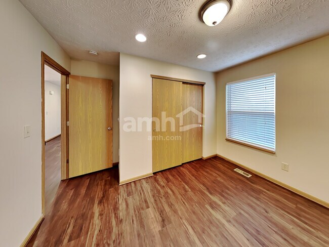 Building Photo - 1350 Randan Drive