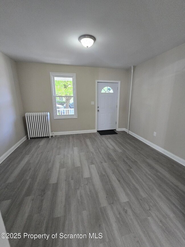 Building Photo - 323 Larch St