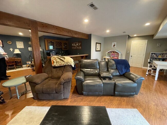 Building Photo - PRE-LEASING - Fully Furnished 6mo Short Term Rental in Ozark