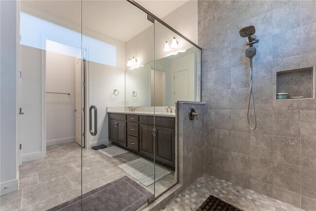 Building Photo - 13019 Stanthorne Ave