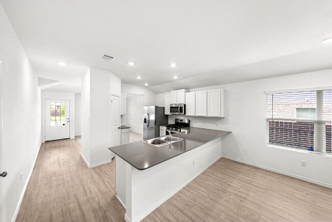 Building Photo - Ready NOW! Greenbelt Wooded Views