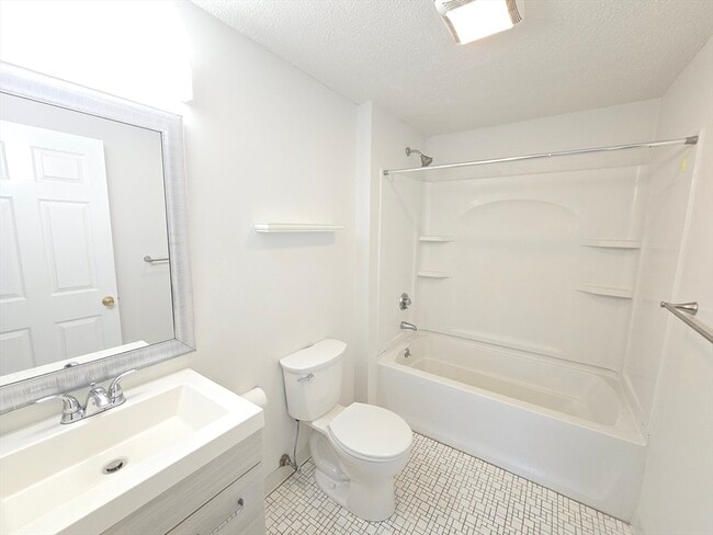 Building Photo - 130 Beach St