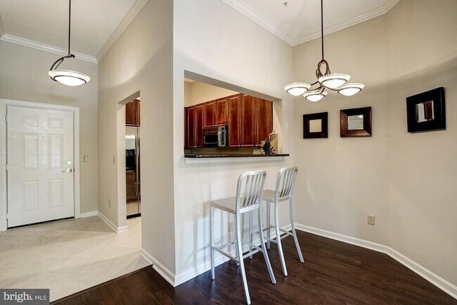 Building Photo - 4950 Brenman Park Dr