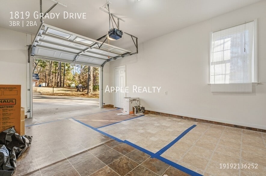 Building Photo - 1819 Grady Dr