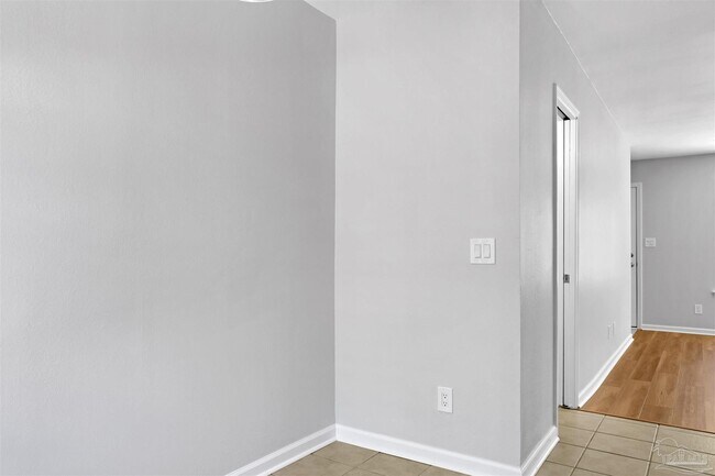 Building Photo - 2106 Schwab Ct
