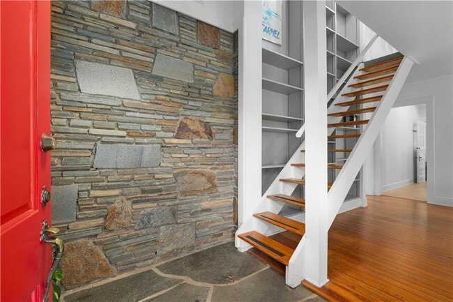 Building Photo - 2035 Manchester St NE