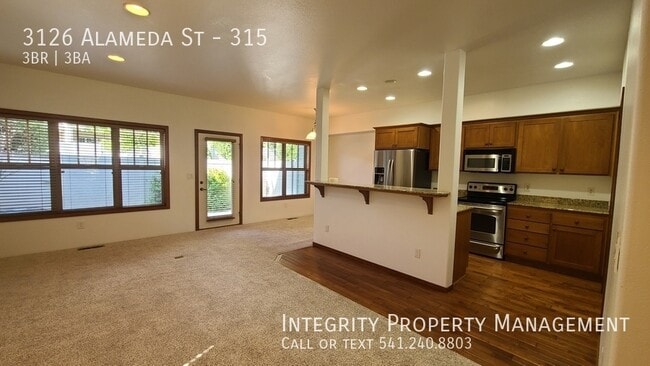 Building Photo - 3126 Alameda St