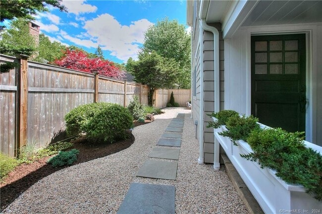 Building Photo - 1 Otter Trail