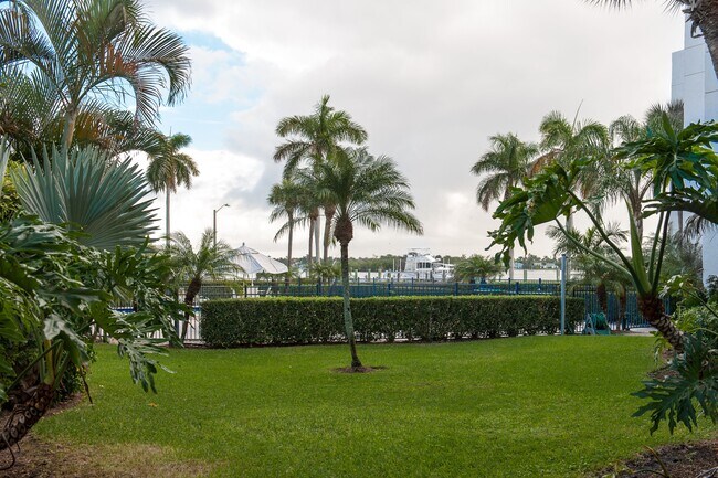 Building Photo - 3701 S Flagler Dr