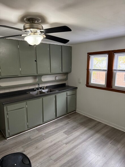 Kitchen - 7804 Banks St