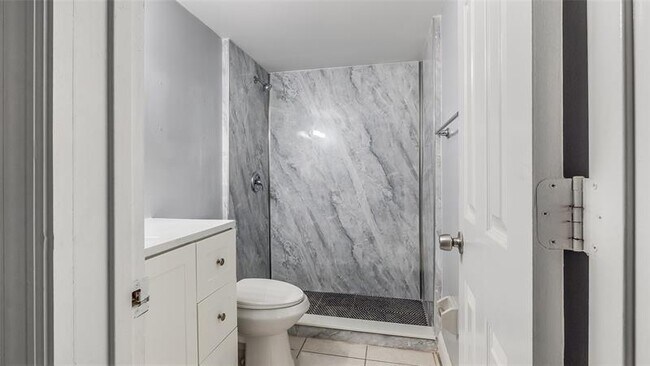 Building Photo - 626 SW 14th Ave