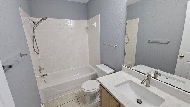 Building Photo - 2241 Ada Ln