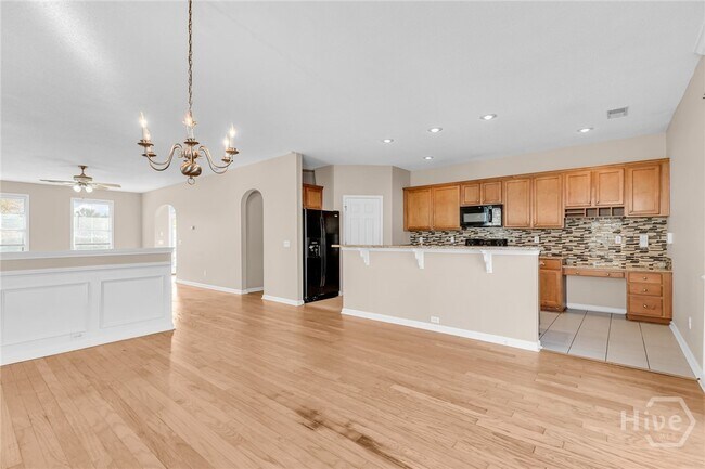 Building Photo - 16 Bushwood Dr