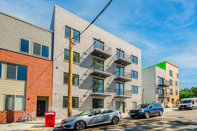 Building Photo - 723 N 35th St