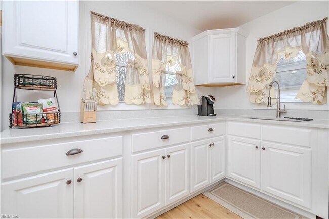 Building Photo - 138 D View Ave