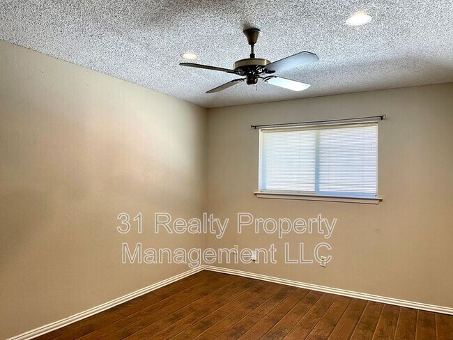 Building Photo - 8710 California Dr