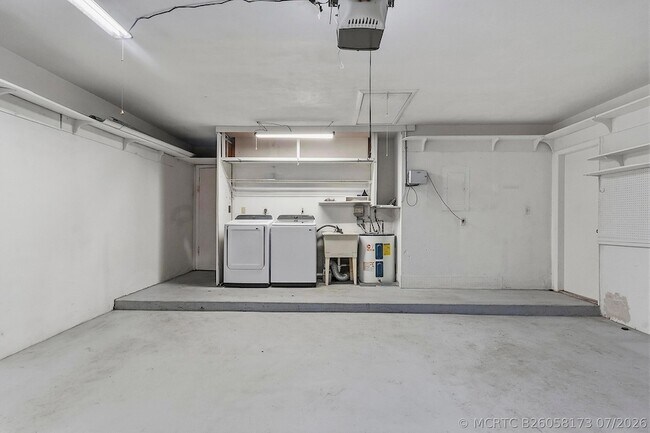 Building Photo - 2910 NE 40th Ct