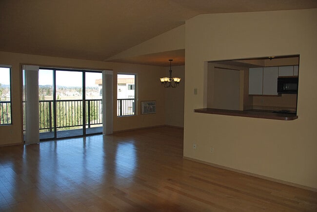 Building Photo - 168 S Coeur d'Alene St