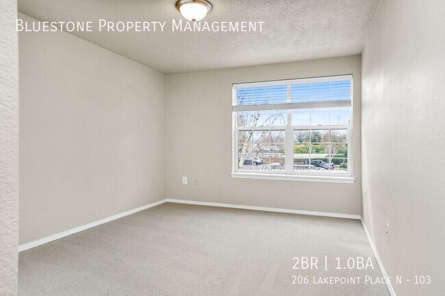 Building Photo - 206 Lakepoint Pl N