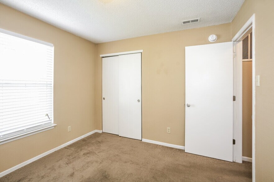 Building Photo - 5768 N Peppereel Way