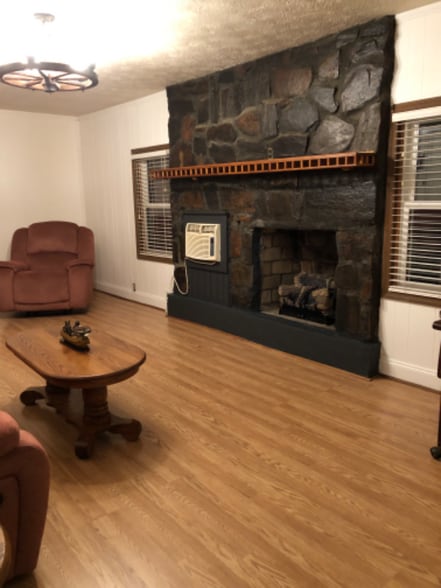 Building Photo - 429 Hollywood Church Rd