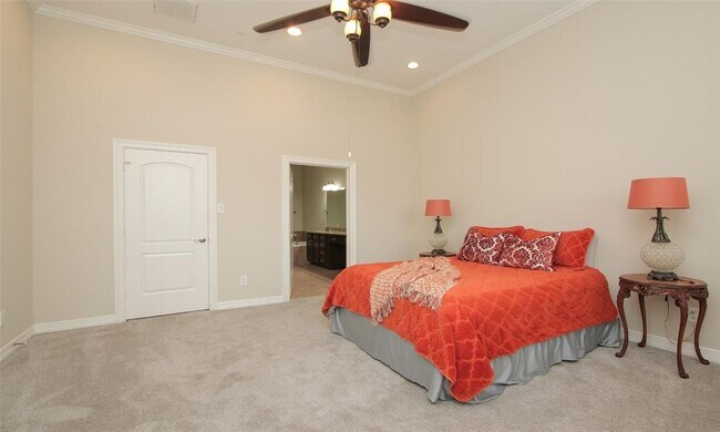 Building Photo - 908 Garden Oaks Terrace