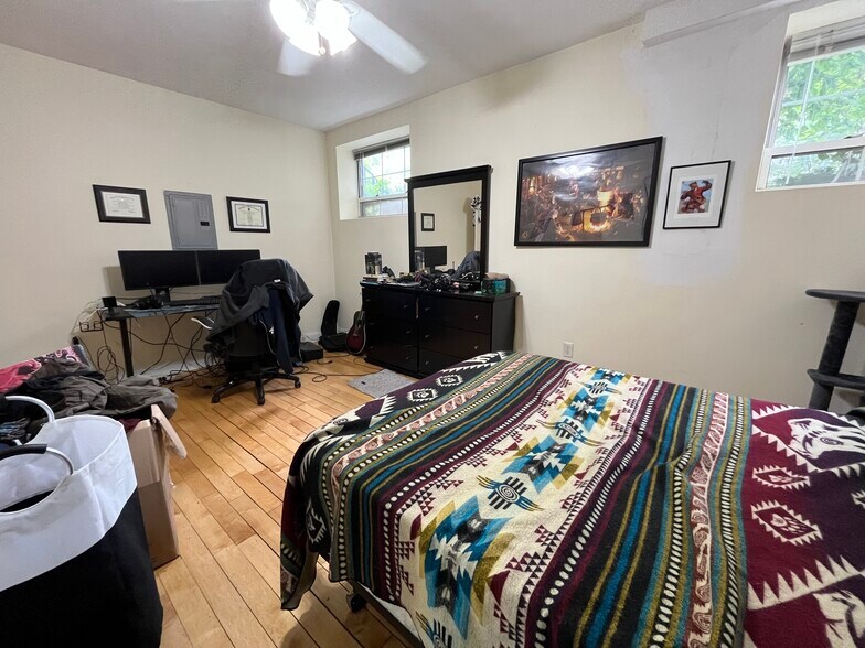 Building Photo - 1614 Beacon St