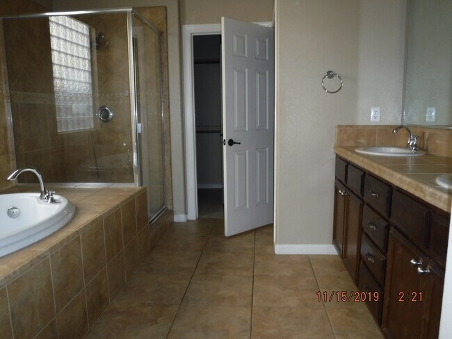 Building Photo - 1127 Manchester Way