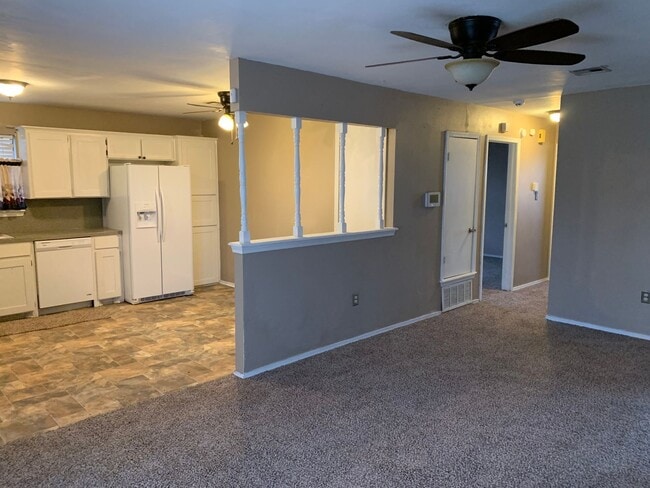 Building Photo - 411 NE 27th St