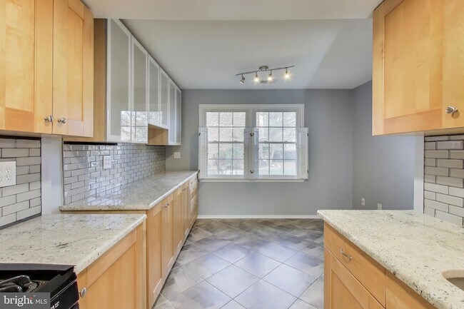 Building Photo - 5769 Yellowrose Ct