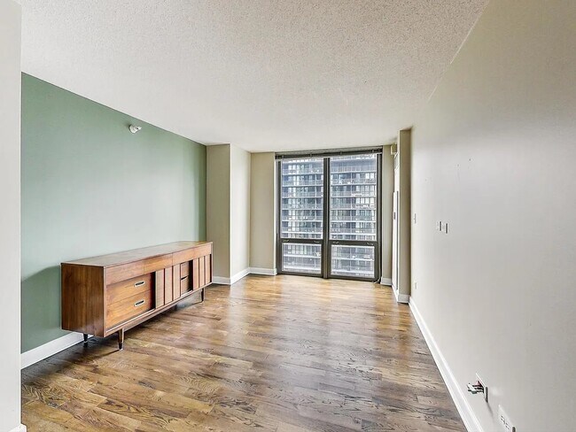 Building Photo - 2 E Erie St